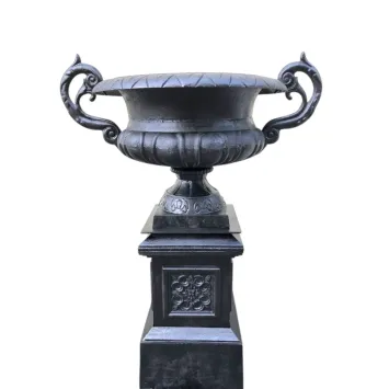 Tuinvaas op zuil – 110 cm – gietijzer – klassiek zwart