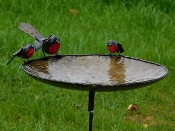 Vogelbad mit 3 Rotkehlchen - Gartenstecker aus Metall - 85 cm