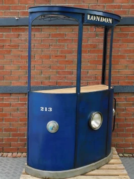 Bar vintage londonien – bar à vin bleu – métal et bois