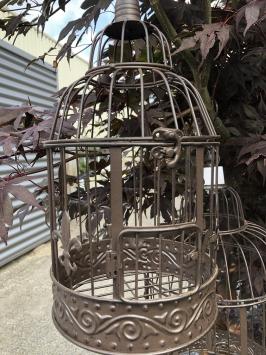 Set von schönen runden braunen Metall Vogelkäfigen, sehr schönes Design!