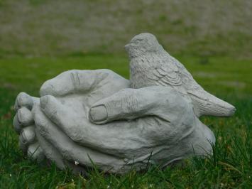 Aktuelles: Vogelbad - Hände mit Vogel - Stein