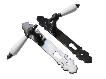 Ensemble de quincaillerie pour porte – 2 poignées de porte avec plaques de porte PC92 – laiton