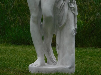 Klassische Frauenfigur mit Apfel – Polystone – 115 cm