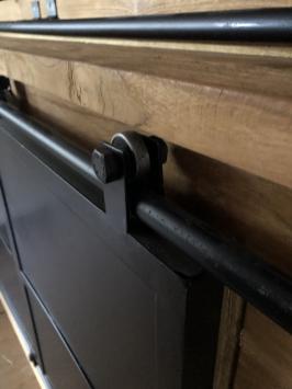 Prachtige industriële wandkast, koloniaal hout met metalen afwerking. TOPSTUK!! LAATSTE!!