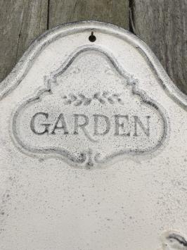 Metallwanddekoration für den Garten, mit Blumenkasten
