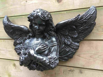 Gietijzeren wandornament in de vorm van een engel met vleugels