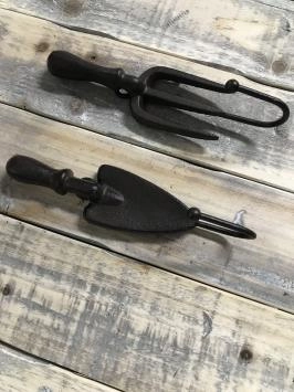 Jeu de 2 crochets muraux, pour outils de jardin, en fonte
