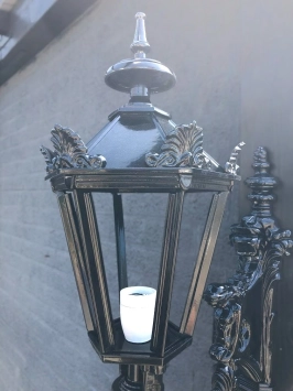 Wandlampe „Maas“ schwarz – klassisches Aluminium – für den Außenbereich