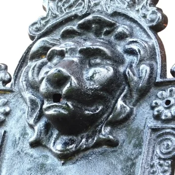 Fontaine murale lion - fonte - noir - 75 cm - classique
