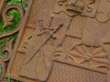 Pièce unique : Plaque murale vintage / grille en fonte - Frias Barbas