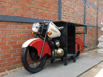 Vintage bar - curiosa motortafel als wijnbar - klassiek