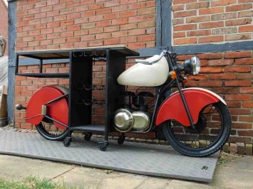 Bar vintage - table de moto insolite transformée en bar à vin