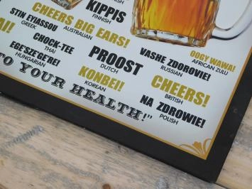 Enseigne en métal avec texte sur la bière peint dans toutes les langues