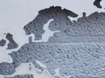 Ein großer Wandschmuck, Rahmen aus altem Tannenholz mit einer Welt, einem Meer aus Metall, sehr schön!