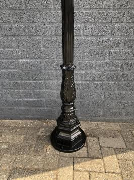 Außenleuchte, Laterne mit Keramikfassung und Glas, Mast aus Aluminiumguss, schwarz, mit quadratischem XL-Kupfer-Schirm, Höhe 250 cm