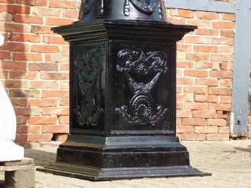 Exklusiver Laternenpfahl, 425 cm hoch – Kupfer und Messing