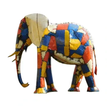 Groot tuinbeeld van een levensgrote olifant - metaal