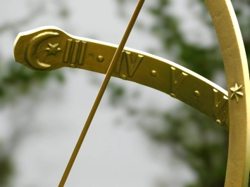 Cadran solaire classique - 95 cm - laiton - pied en aluminium