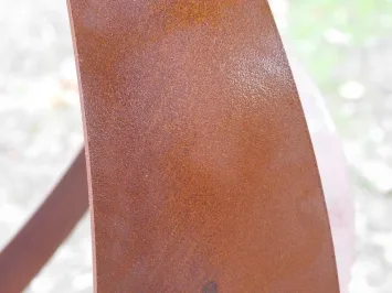 Cadran solaire sur socle en pierre – finition rouille – 142 cm