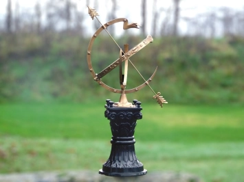 Cadran solaire – laiton – base en aluminium – 96,5 cm