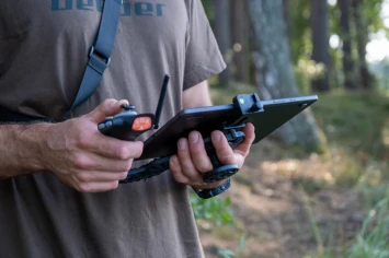 Deeper Quest Tablet & Remote Controller Holder