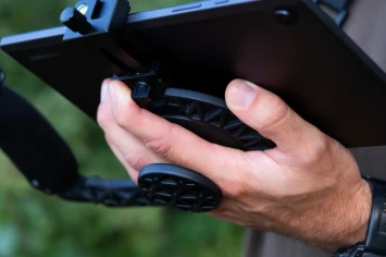 Deeper Quest Tablet & Remote Controller Holder