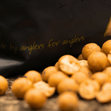 Dynamite Baits Peppered Fruit Boilies 20mm 1.8kg