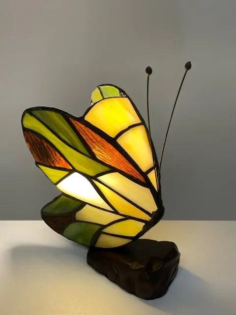 mannelijk Opgetild converteerbaar Tiffany vlinder lamp créme Kopen? | Tiffanylampenhuis.nl
