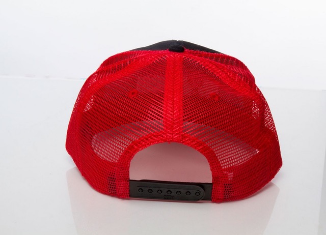 Universal snapback mesh cap - black/red