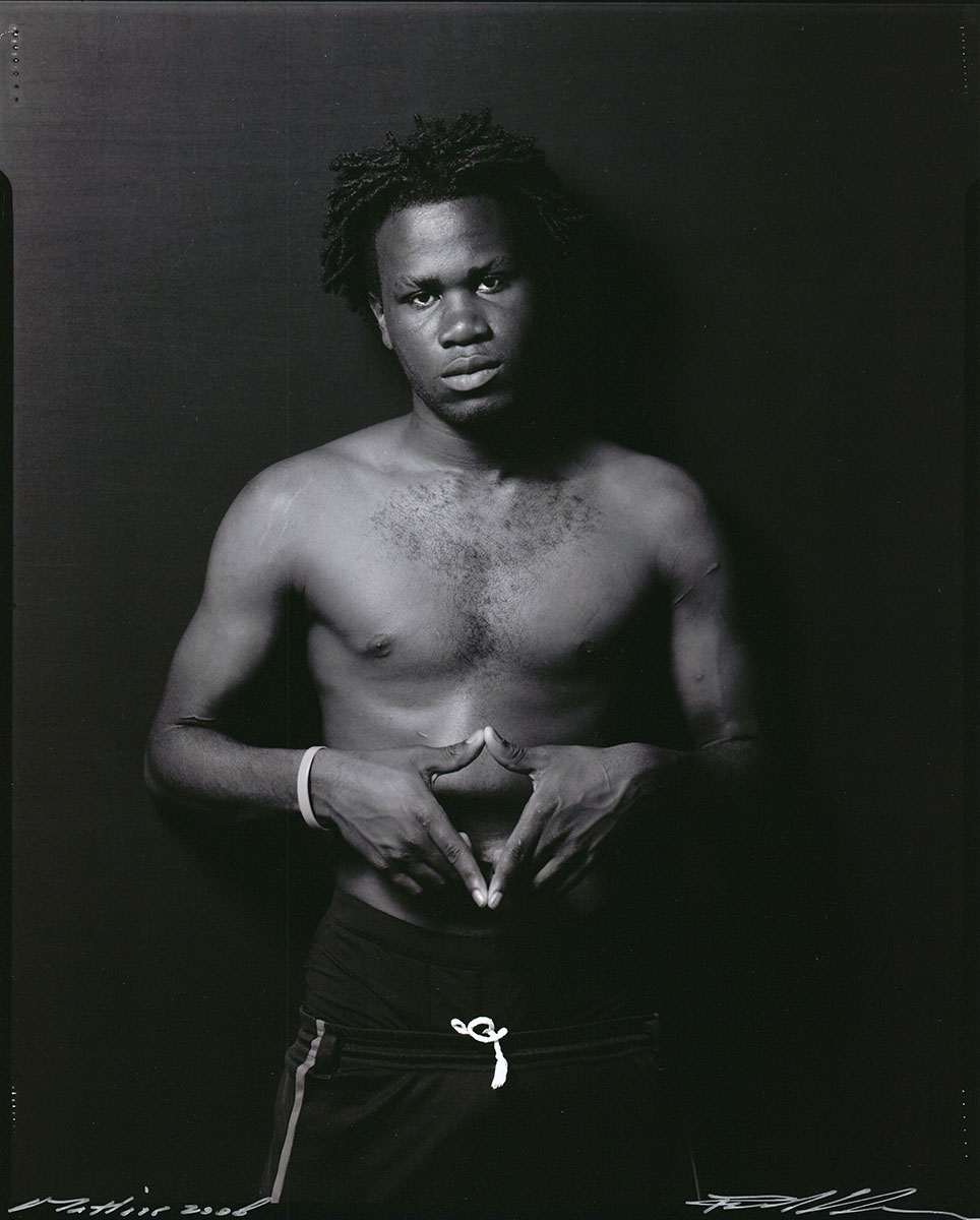 de Nederlandse kunstenaar Paul Blanca met een foto