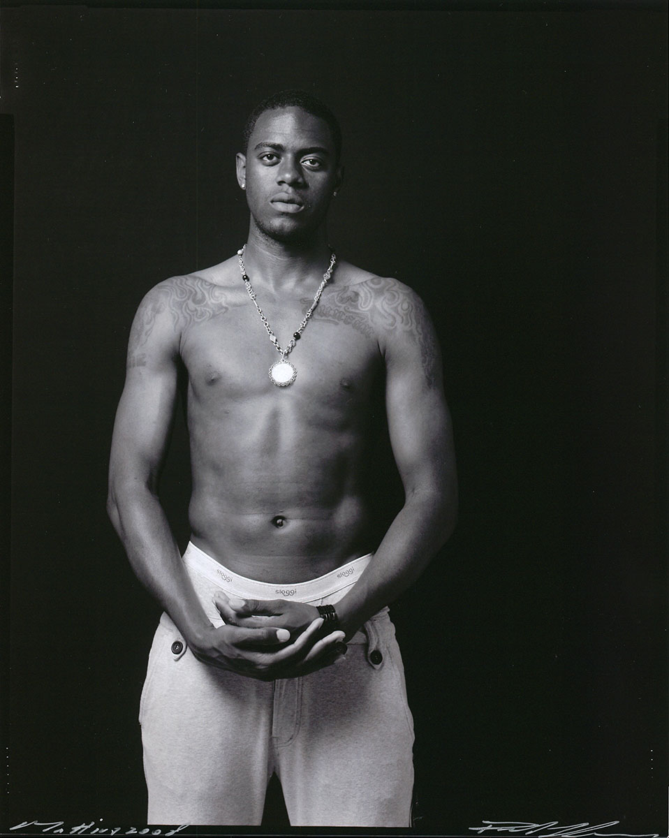 de Nederlandse kunstenaar Paul Blanca met een foto