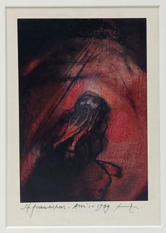 Hugo Heyens met een klein kunstwerkje uit 1979