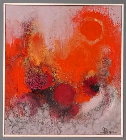 Mil Crabbé met een abstract kunstwerk