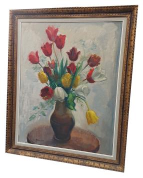 Tulpen op een tafeltje