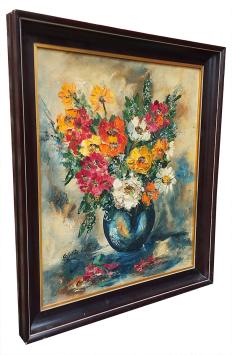 Stilleven met bloemen in blauwe bolvaas