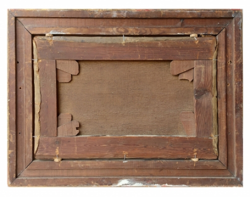 Rustende koeien in de wei aan de stal