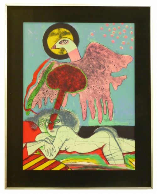 Corneille aux bords d\'une plage noire