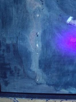 Voorname dame op stoel met roosje op tafel (voor 1900)