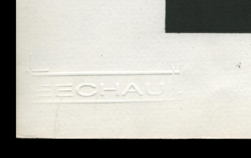 Eugène Eechaut met een kunstwerkje op papier