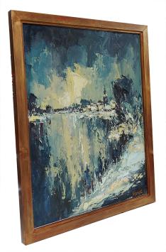 Dorpje met kerktoren aan het water in de winter