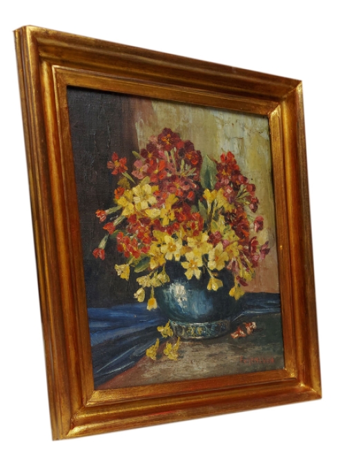 Stilleven, geel en rode bloemen op tafel
