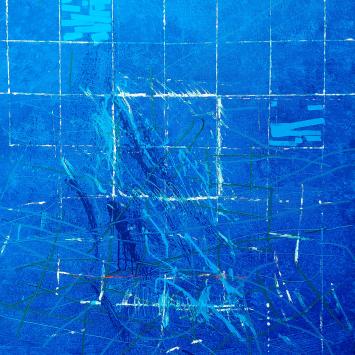 Guy Belhomme  met een groot abstract kunstwerk