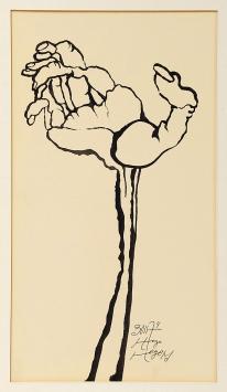 Hugo Heyens met een kunstwerk uit 1974