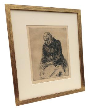 Oudere dame met gevouwen handen voor zich