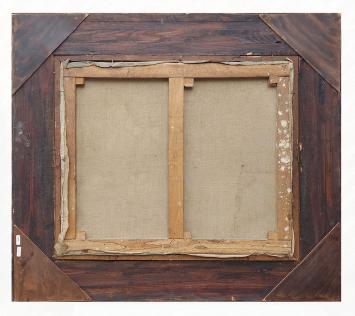 Interieur met oude man die boek leest