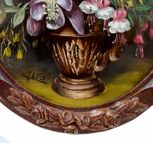 J. West met een ovaal bloemenschilderij