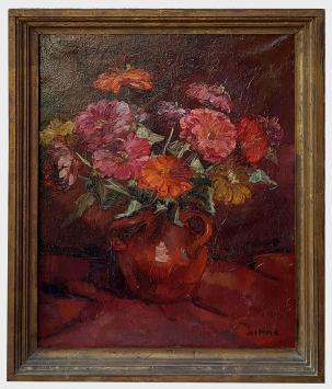 Schilderij met rood vaasje en uitbundig boeket rode en oranje bloemen, olieverf op doek door Jos Mous.