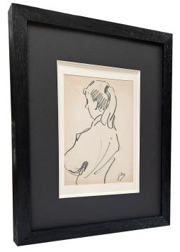 Meisje met gekruiste armen en paardenstaart