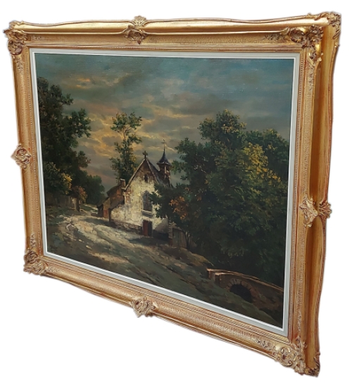 Kerkje aan de bosrand bij valavond