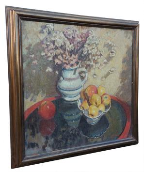 Stilleven met bloemen en appels op tafel